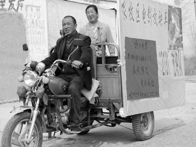 半月谈丨为高原农牧民放一辈子电影
